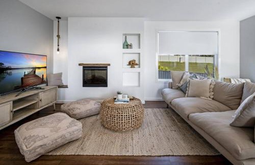 Bridport House | Family-Friendly Getaway at Vista Del Porto - Rated 9.3/10