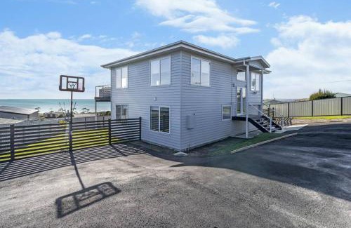 Bridport House | Family-Friendly Getaway at Vista Del Porto - Rated 9.3/10
