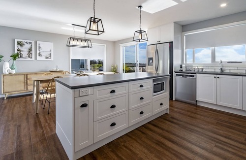 Bridport House | Vista Del Porto: Oceanfront Retreat with Pool & Sea Views