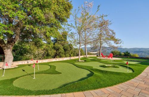 Oakhurst House | New Vista Haven: Mini Golf & Hot Tub with Scenic Views