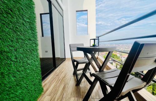 Guayaquil Apartment | Relaxing Vista Hills Loft with Jacuzzi Near Consulado Americano