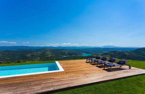 Zamask Villa | Family-Friendly Stay at Vista Hotel with Amazing Amenities