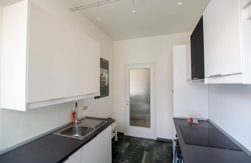 Como City Centre Apartment | Discover Vista Lago: Family-Friendly Retreat with Kitchen