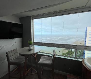 Balneario Pires Apartment | Vista Mar, 1 Dorm, Sacada com Jacuzzi , wi fi ,garagem, 5 hospedes, enfrente ao Mar