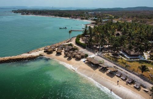 Tierra Bomba Island Resort | Vista Mare Beach House: Pet Friendly Oasis with Ocean Views