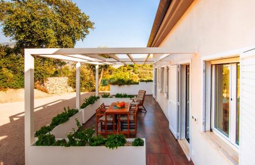 Itri Apartment | Experience Oceanfront Bliss at Vista Paradiso 2