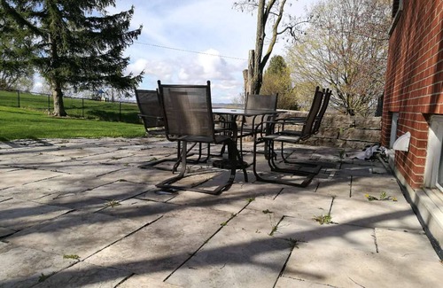 Keswick House | Discover Vista Park House with Pool and Kitchen Amenities
