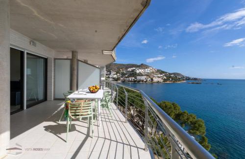 Roses Town Center Apartment | Family-Friendly Vista Roses Mar in Cala d'Or with Pets Welcome