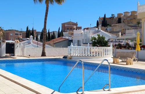 Rojales Apartment | Vista Soleada: Oceanfront Retreat with Pool & Family Fun
