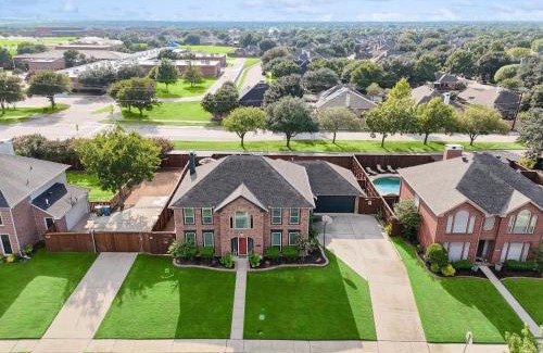 Lewisville House | Vista Valley Vacay 5-BD w Pool & Cinema
