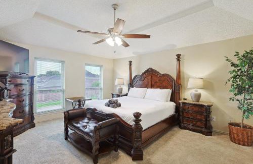 Lewisville House | Vista Valley Vacay 5-BD w Pool & Cinema