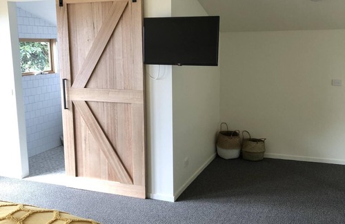 Mount Dandenong Cottage | Vista Views: Enjoy Breathtaking Scenery at Mt. Dandenong