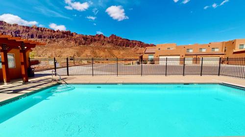 Moab House | Vista Villa #3A5: Family-Friendly Getaway with Pool & Hot Tub