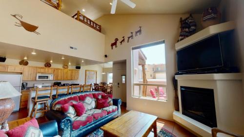 Moab House | Vista Villa #3A5: Family-Friendly Getaway with Pool & Hot Tub