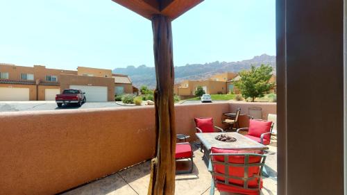 Moab House | Vista Villa #3A5: Family-Friendly Getaway with Pool & Hot Tub