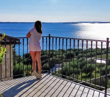 Rtina Apartment | Oceanfront Vista Villas - Family-Friendly Getaway with a View