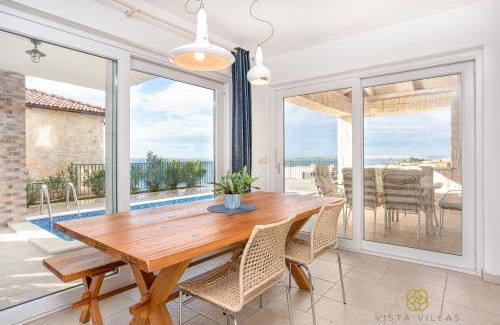 Rtina Apartment | Relax at Vista Villas - Top-Rated Oceanfront Apartment