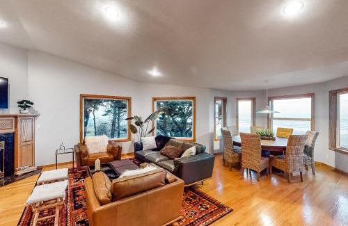 Bandon House | Pet-Friendly Vista Wavecrest with 9/10 Guest Ratings