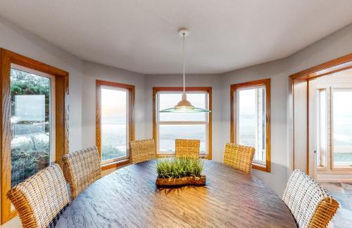 Bandon House | Pet-Friendly Vista Wavecrest with 9/10 Guest Ratings