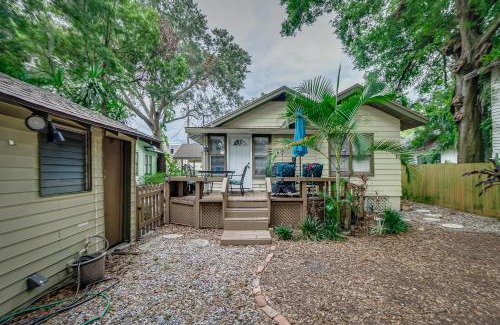 East Lake Morton House | Pet-Friendly 3BR Lake Morton Bungalow Near Downtown