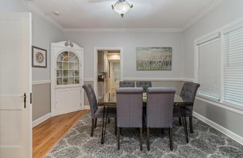 East Lake Morton House | Pet-Friendly 3BR Lake Morton Bungalow Near Downtown