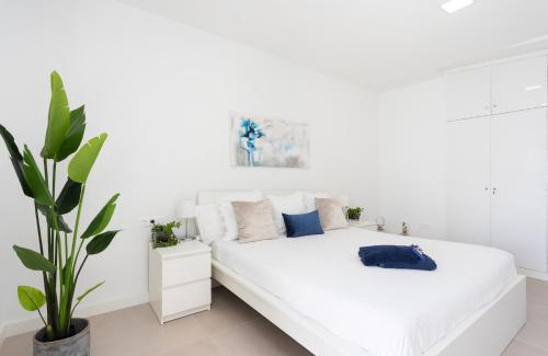 Santa Cruz de Tenerife Apartment | Vistamar Beach: 4-Star Haven with Private Oceanfront Access