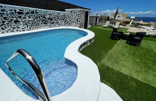 La Caleta Apartment | Relax at Vistamar La Caleta 2 with Spa & Family-Friendly Fun