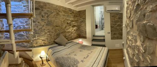 Vernazza Apartment | Oceanfront Escape: VistaMare & Relax Cinque Terre