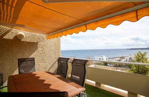 Poris de Abona Apartment | Oceanfront Retreat: Guest Rated 9.8 with Beach Views