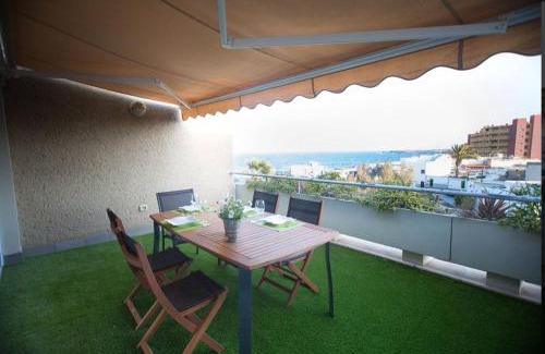 Poris de Abona Apartment | Oceanfront Retreat: Guest Rated 9.8 with Beach Views