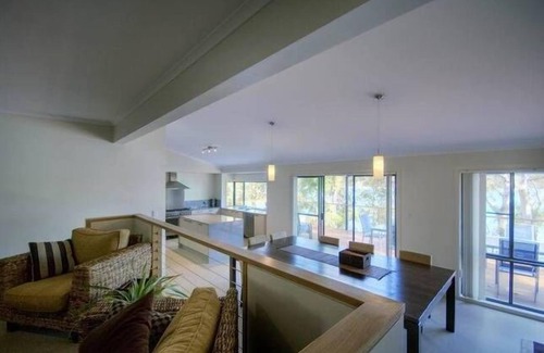 Smiths Lake House | Experience Viste dell Aqua: Spa, Kayaks & Oceanfront Bliss