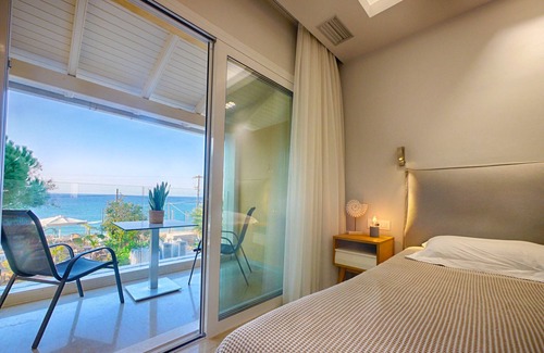 Agios Georgios Pagon Apartment | Vistonia Studio 9 - right on the beach with sea views