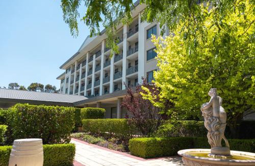 Norwest Hotel | Elegant Rydges Norwest Sydney: Pool, Breakfast & Accessibility