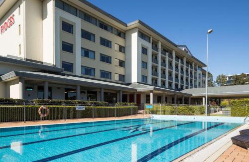 Norwest Hotel | Elegant Rydges Norwest Sydney: Pool, Breakfast & Accessibility