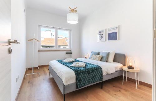 Cacilhas Apartment | Scenic Escape at Vita Portucale: Almada Balcony Awaits