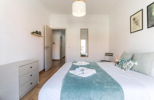 Cacilhas Apartment | Scenic Escape at Vita Portucale: Almada Balcony Awaits