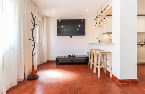 Costa de Caparica Cottage | Charming Vita Portucale: Costa Caparica Triplex with Terrace