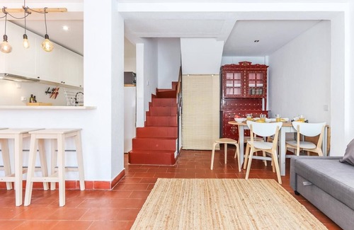 Costa de Caparica Cottage | Charming Vita Portucale: Costa Caparica Triplex with Terrace