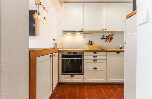 Costa de Caparica Cottage | Charming Vita Portucale: Costa Caparica Triplex with Terrace