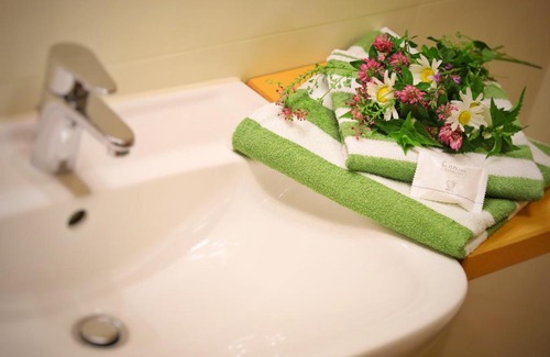 Hutten Hotel | Discover Vitaleum: Top-Rated Stay with Hot Tub & Breakfast
