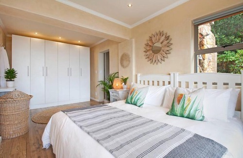 Cape Peninsula Apartment | Relax and Unwind at Vitamin-Sea - 4-Star Child Friendly Getaway