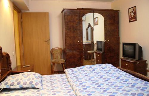 Sector 4 Apartment | Modern Oceanfront Apartment with Private Pool for 4 Guests