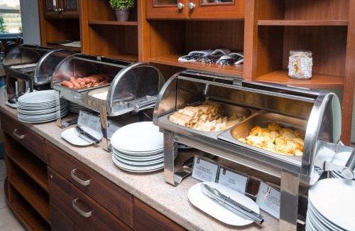 Desnyans'kyi District Hotel | VitaPark Borysfen: Pet-Friendly Stay with Pool & Breakfast