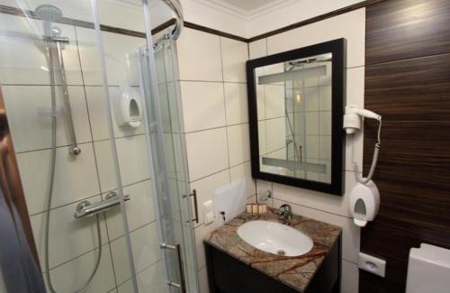 Zhdeniyevo Hotel | Discover VitaPark Carpaty: Pet-Friendly Retreat with Spa