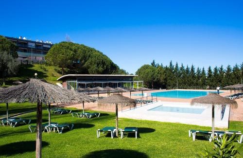 Telheiro Apartment | VitaSol Park: Family-Friendly Retreat with Pool & Pets Welcome