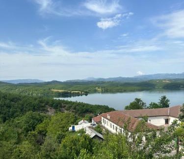 Sakës Apartment | Pet-Friendly Vito's Apartment: A Family Retreat Awaits