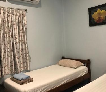 Mueang Kao House | Family-Friendly Stay at Vitoonguesthouse with Air Conditioning
