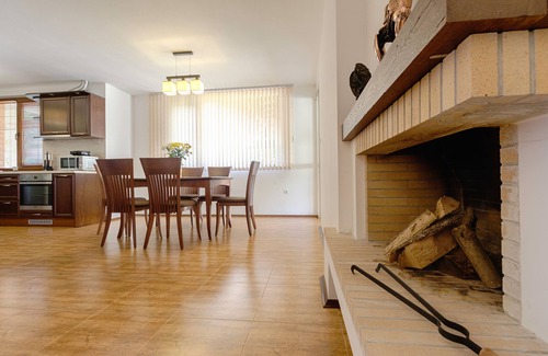 Ribaritsa House | Elegant Vitora Guest House with Breakfast & Kitchen Amenities
