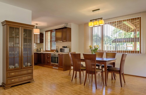 Ribaritsa House | Elegant Vitora Guest House with Breakfast & Kitchen Amenities
