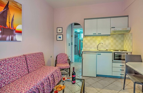 Agios Dimitrios Apartment | Pet-Friendly Vitorakis Apartments - Ideal for Families